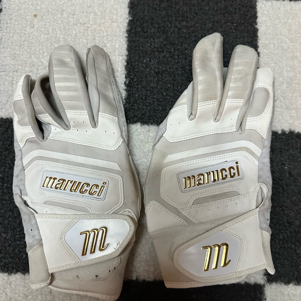 Marucci White and Gray Men's Gloves